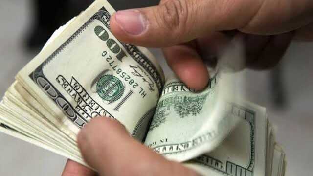 El dólar no da tregua en Bolivia: cotiza en Bs12,06 y el BCB frena compras para estabilizar la moneda
