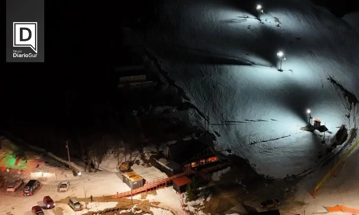Inversión de $20 millones ilumina la noche del Divisadero: comunidad accede a deporte tras dos años de espera