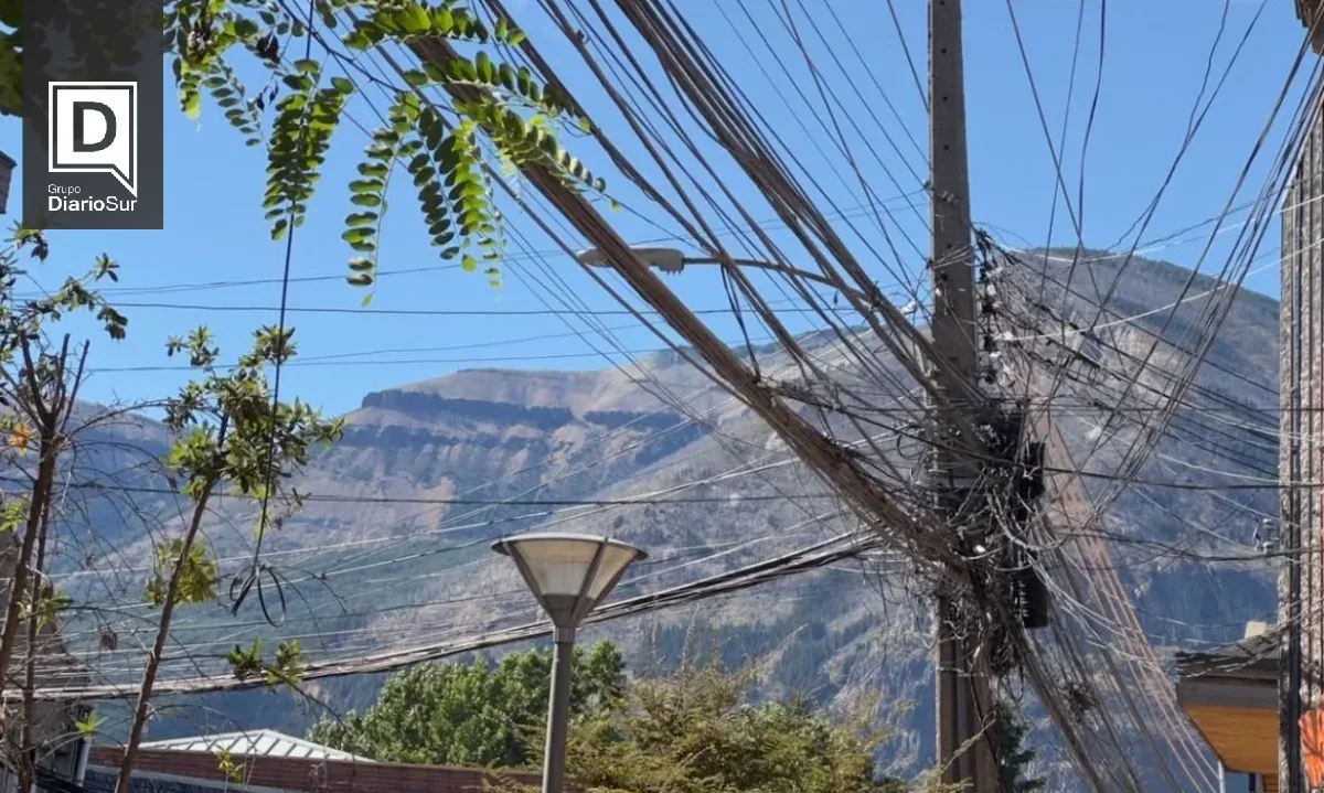 "No podemos seguir normalizando el abandono": Exigen multas y retiro subsidiario de cables en desuso en Coyhaique