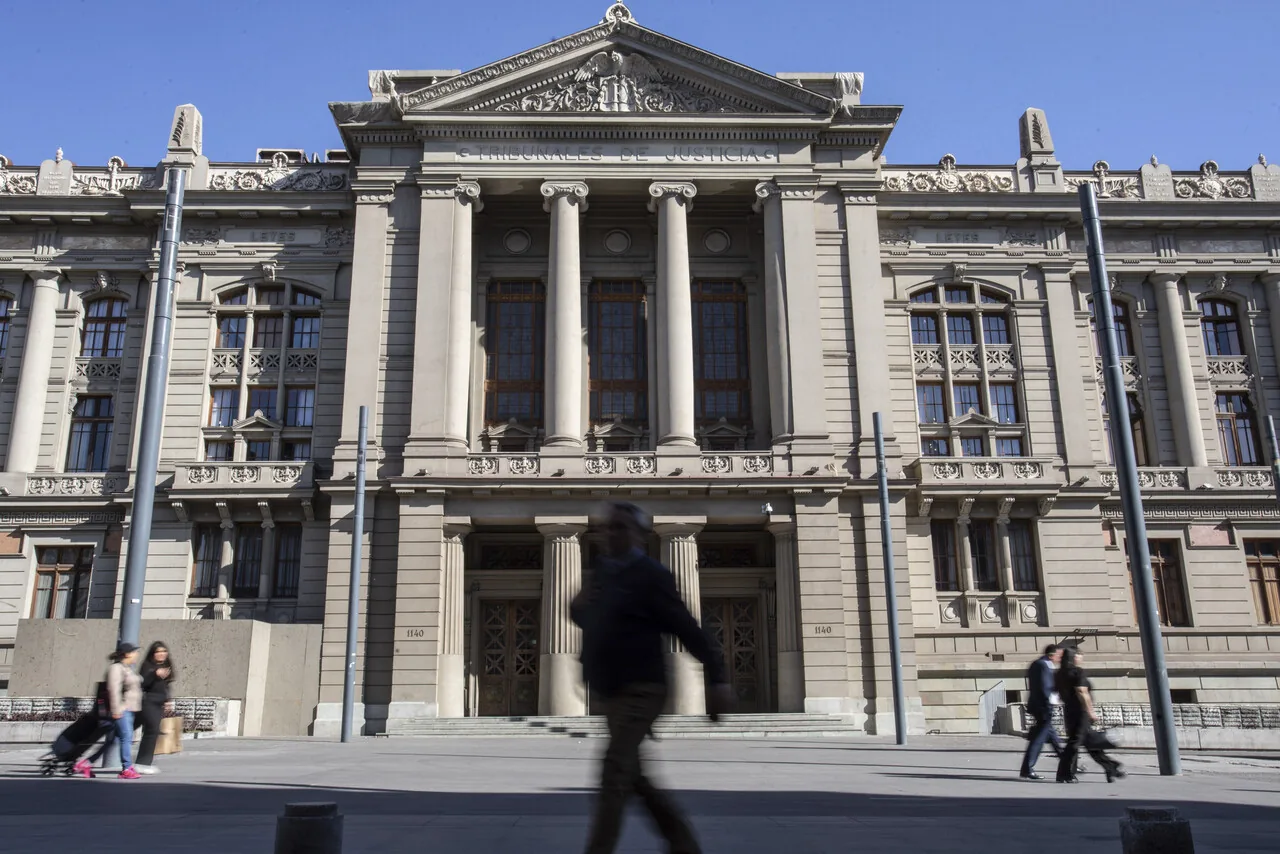 Justicia a la medida: fiscalía amplía investigación por fraude a jueces viajeros mientras la Corte Suprema niega antecedentes