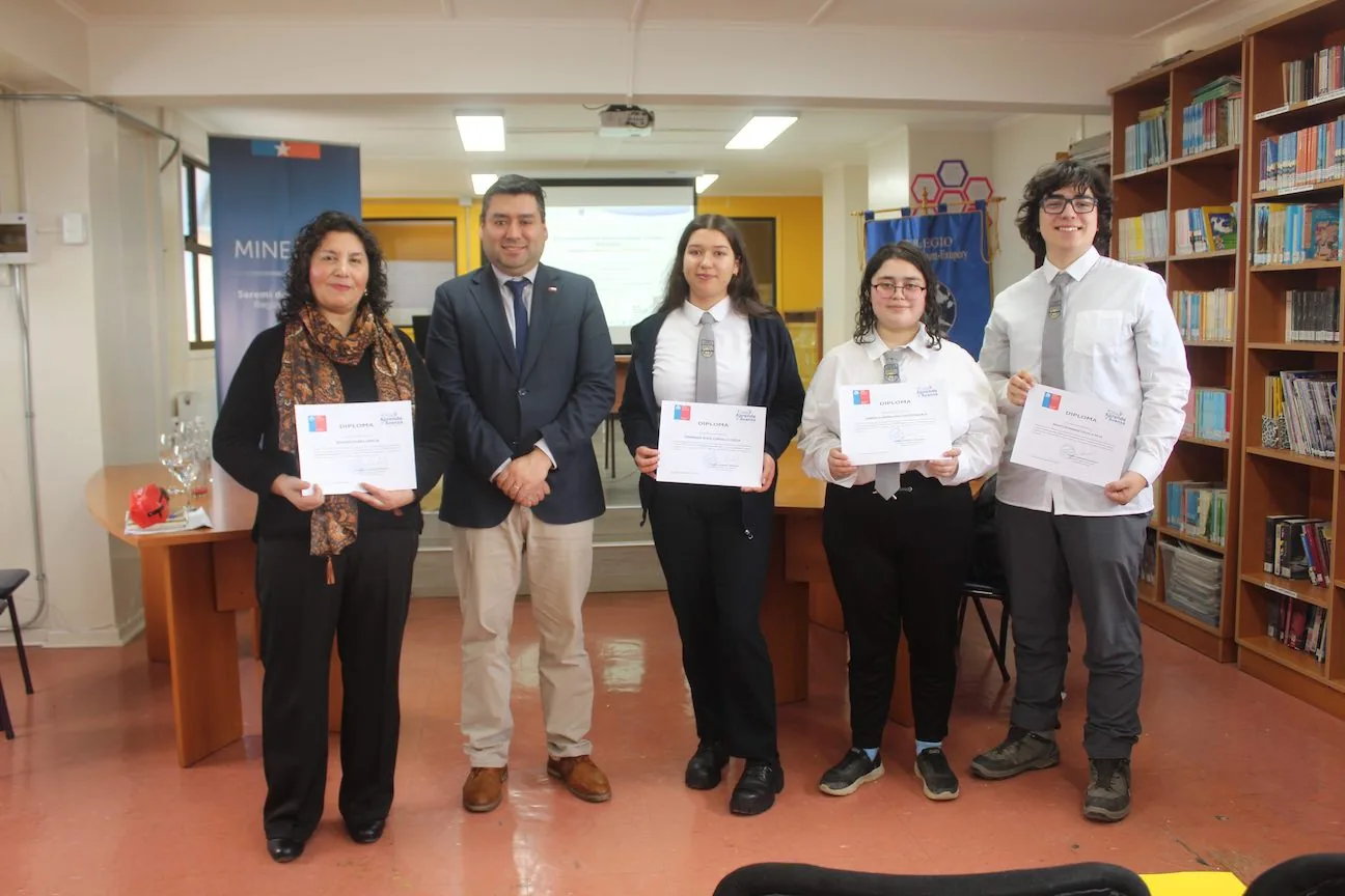 Desde Cochrane al país: jóvenes del Liceo Bicentenario Austral conquistan torneo de debate y representarán a la región en Santiago