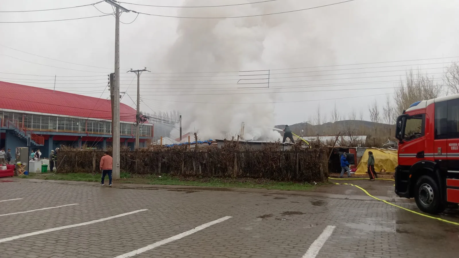 Pérdida total: incendio destruye vivienda y deja a familia sin hogar en Chile Chico