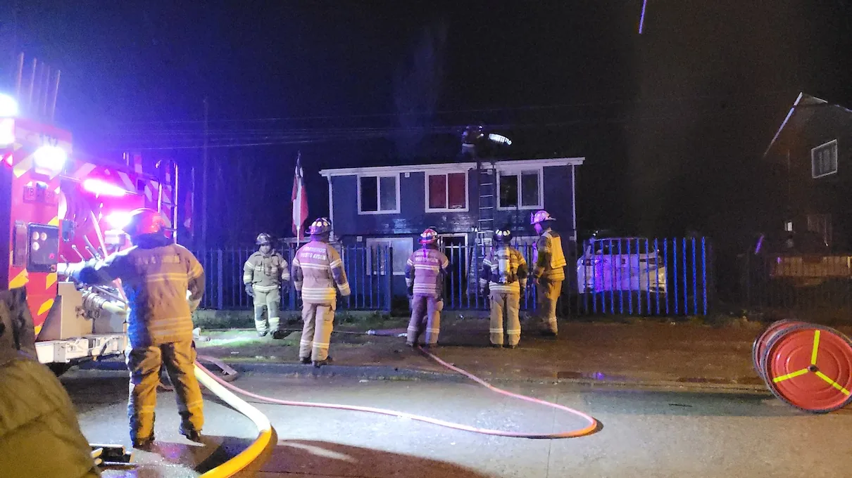 Alerta vecinal y respuesta rápida de Bomberos evitan tragedia en población Pedro Aguirre Cerda de Puerto Aysén