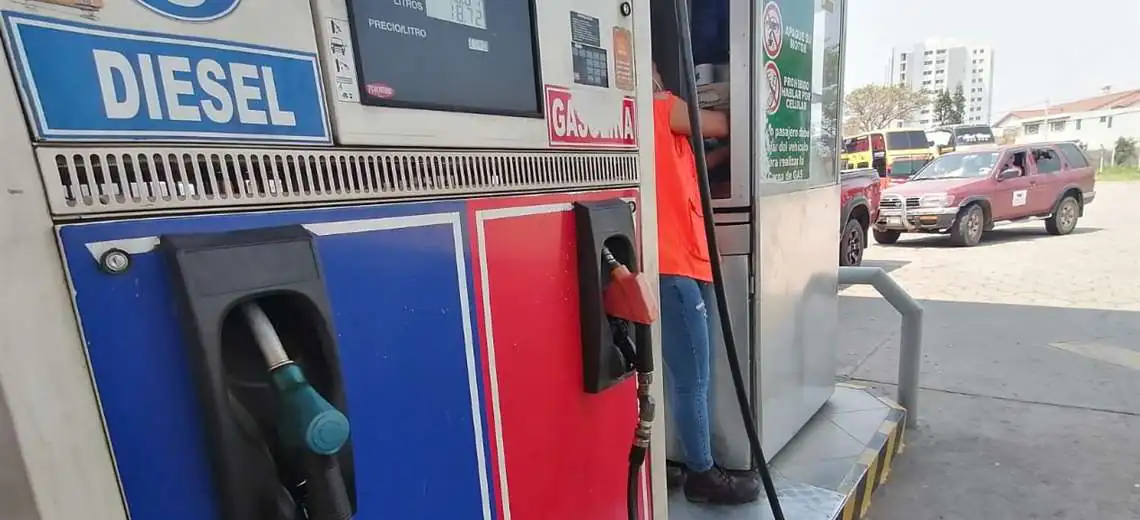 Ajuste a la vista: Bolivia elimina subsidio al diésel pero asegura que no tocará la gasolina ni el gas