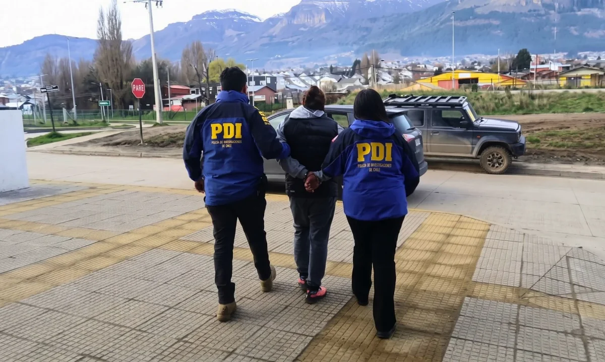 Detienen a hombre acusado de pagar por material íntimo a menor de 13 años en Coyhaique