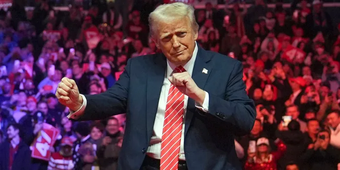El editor de The New York Times defiende la prensa libre frente a amenazas de Trump en Premio a la Libertad