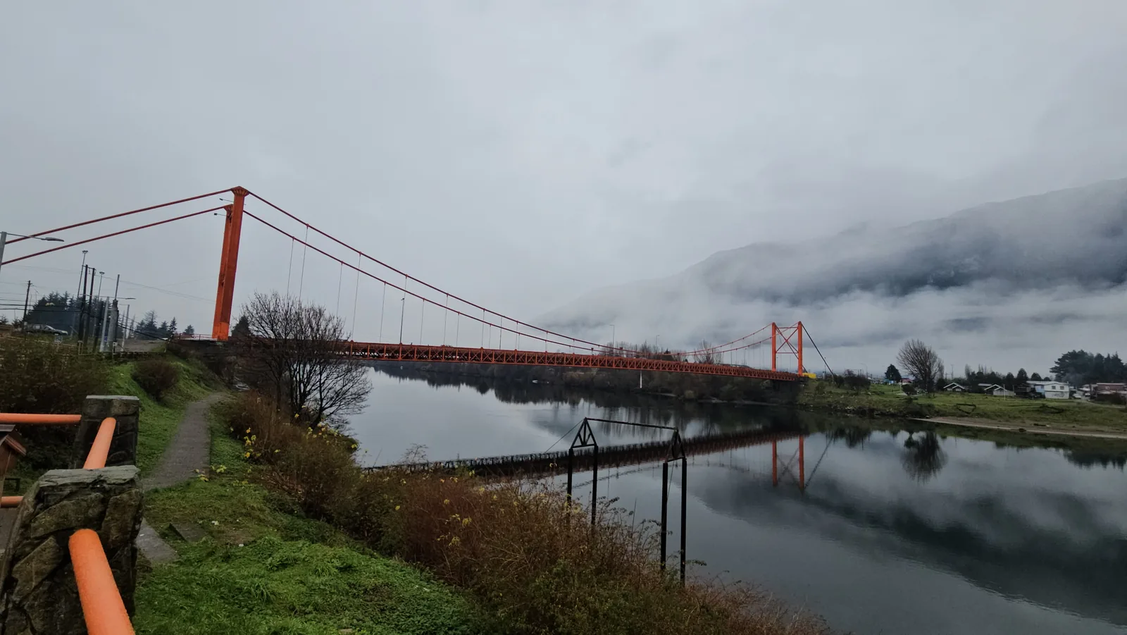 Transportistas protestan por cierre del Puente Ibáñez y el Estado anuncia buses para conectar Puerto Aysén
