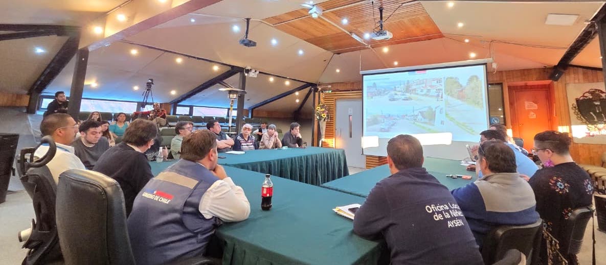 Techado y soterrado: Sargento Aldea se transforma en paseo peatonal moderno en Puerto Aysén