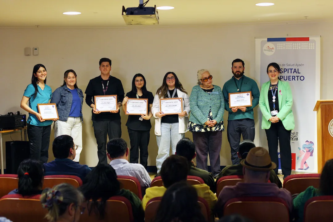 Puerto Aysén abraza la inclusión: funcionarios y comunidad aprenden a apoyar a personas con discapacidad visual