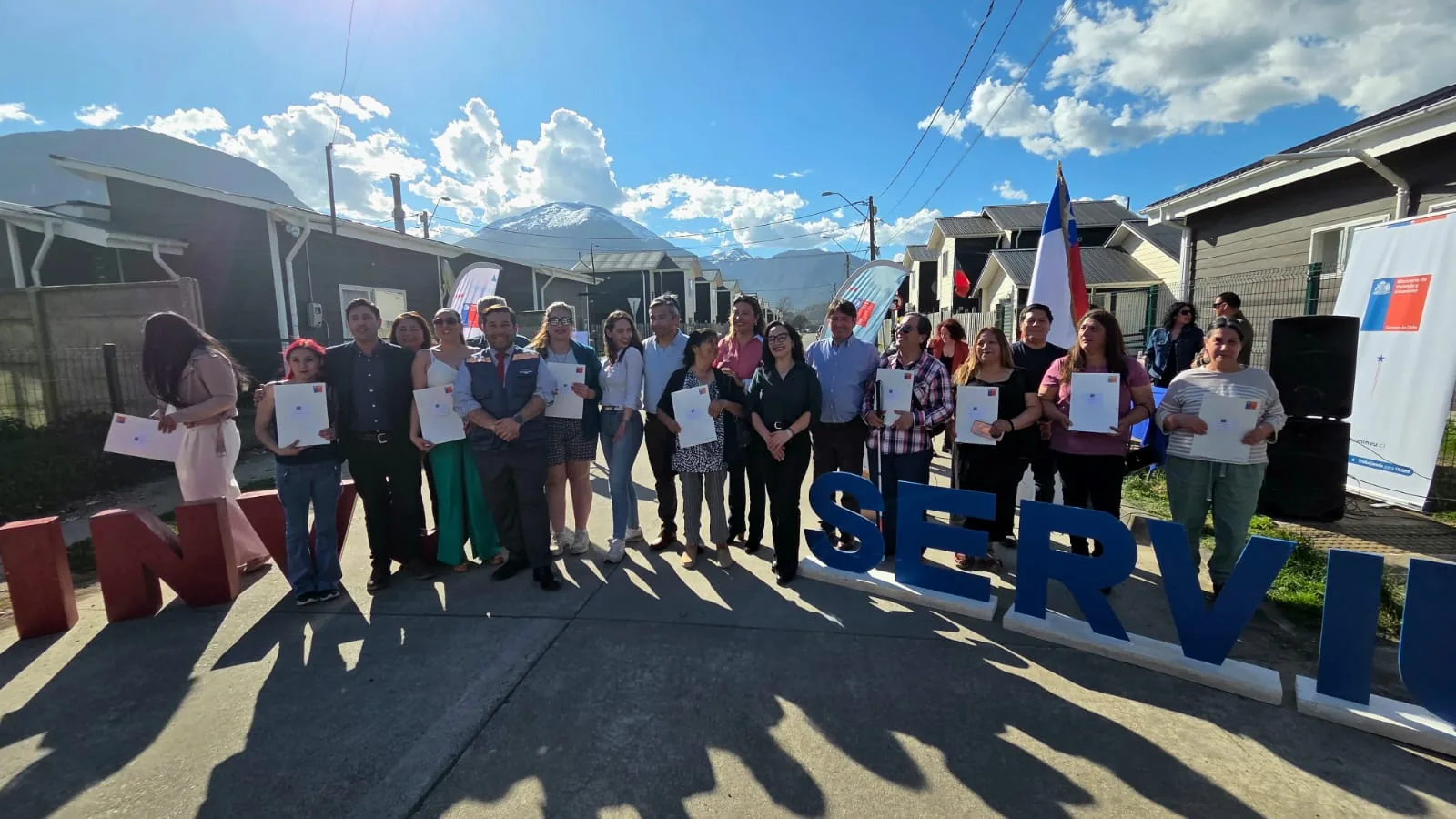 18 años de lucha: familias de Puerto Aysén finalmente reciben las escrituras de sus casas