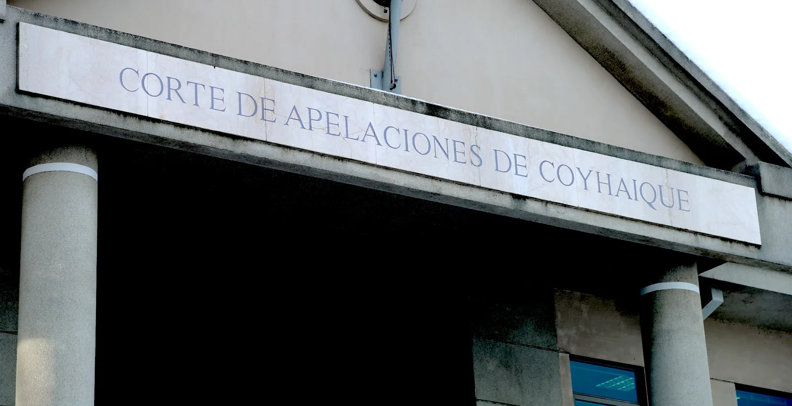 Corte de Coyhaique confirma prisión preventiva de dos imputados por tráfico de drogas y armas en la región