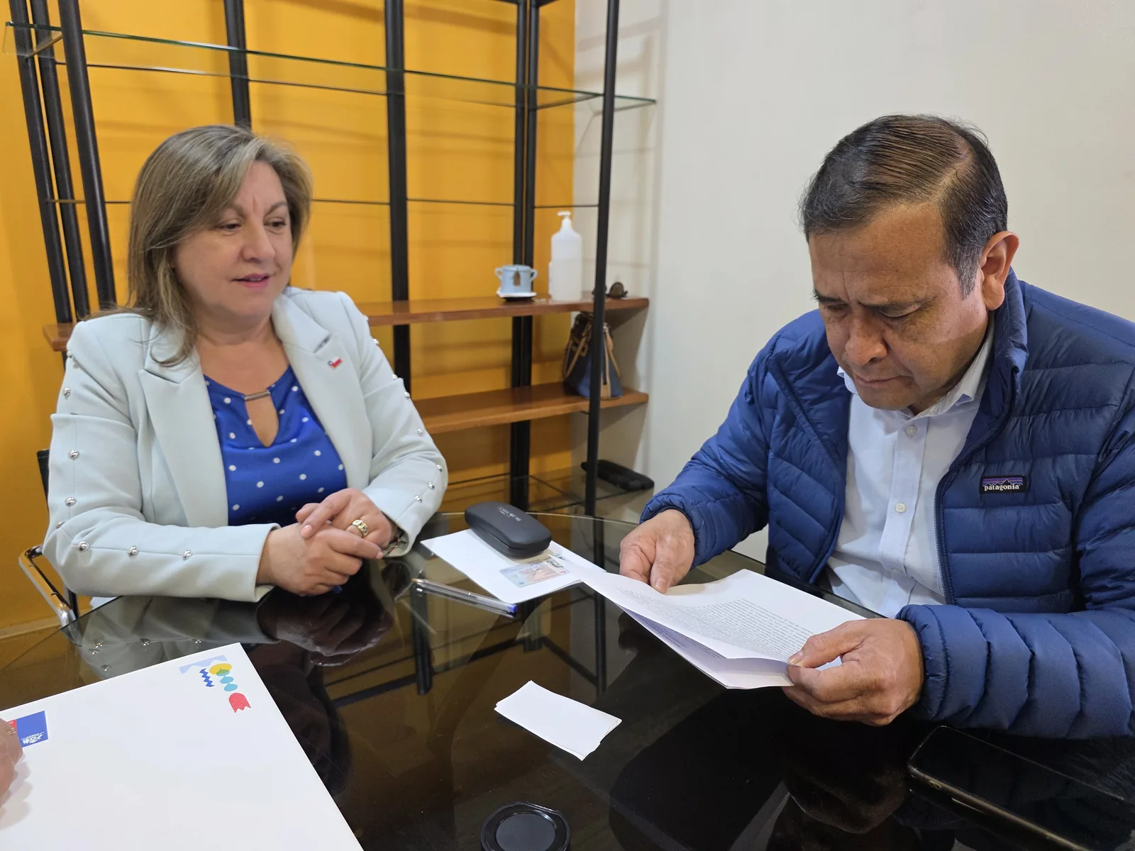 Cochrane: firman escrituras para transferir cinco hectáreas fiscales y proyectar viviendas para más de 120 familias