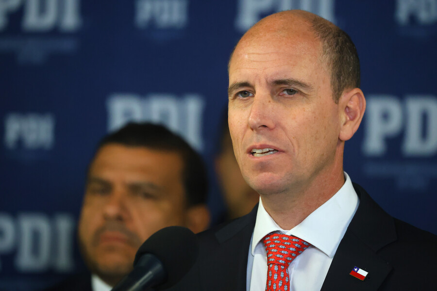 Operativo masivo de PDI identifica a 347 extranjeros en situación irregular, critica Arrau
