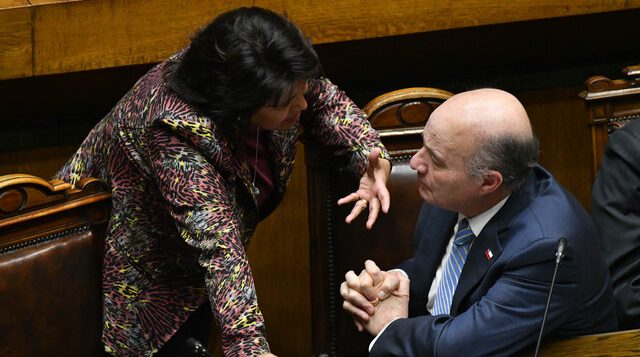 Provoste (DC) critica recortes sociales y pide revisión del endeudamiento del gobierno